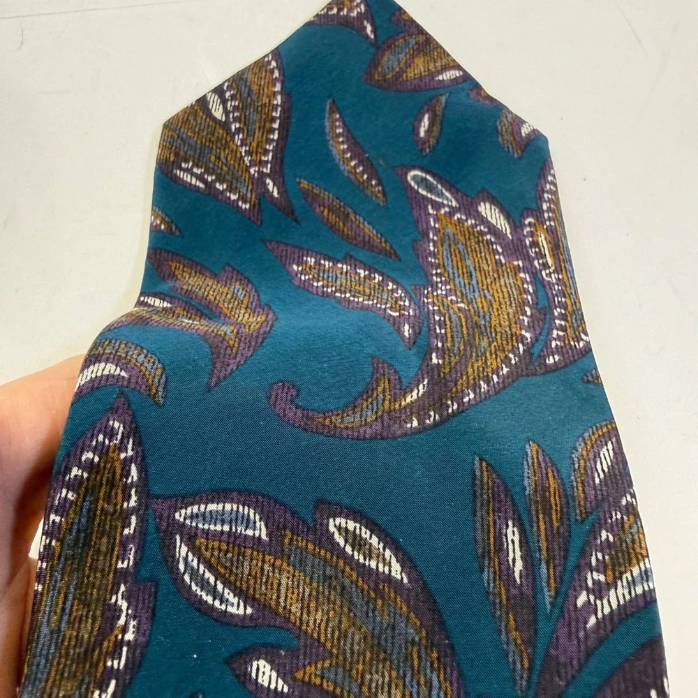 Bugatti Mens Teal Abstract Paisley Leaf 100% Italian Silk Necktie Classic Tie